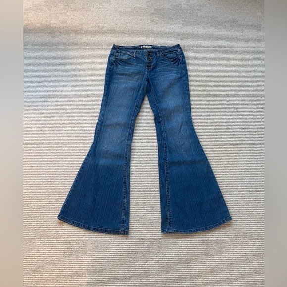 LEI Ashley Jeans Size 13 Ultra Low Rise Flare - Picture 2 of 6